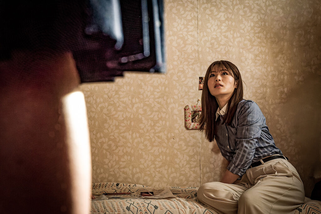 あのコはだぁれ？』渋谷凪咲が絶叫!?新場面写真解禁＆東京・大阪の屋外