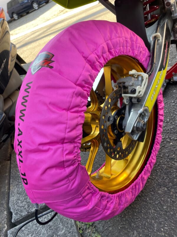 サーキットには必須 AXXL 17インチ 各色 タイヤウォーマー｜AxxL