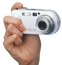 News and Information 充電池持続時間の大幅な向上と、高速シャッター