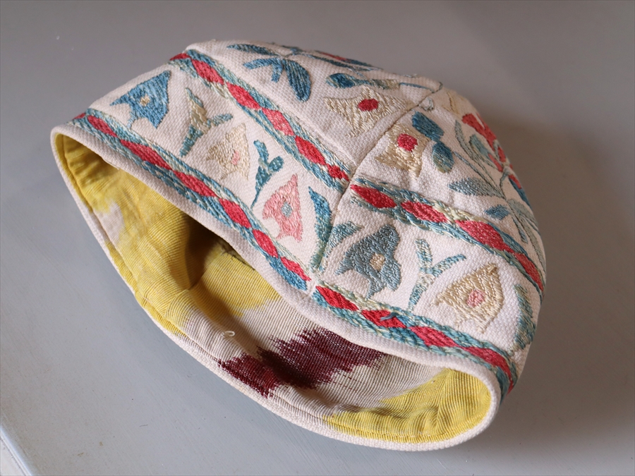 スザニ刺繍の帽子 キャップ 民族衣装四面 ドッピ帽 ウズベキスタン
