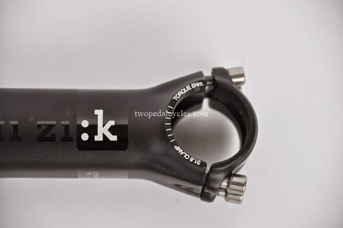 キリッと締まる黒い奴「fi'zi:k Cyrano R1 Stem（フィジーク シラノ R1