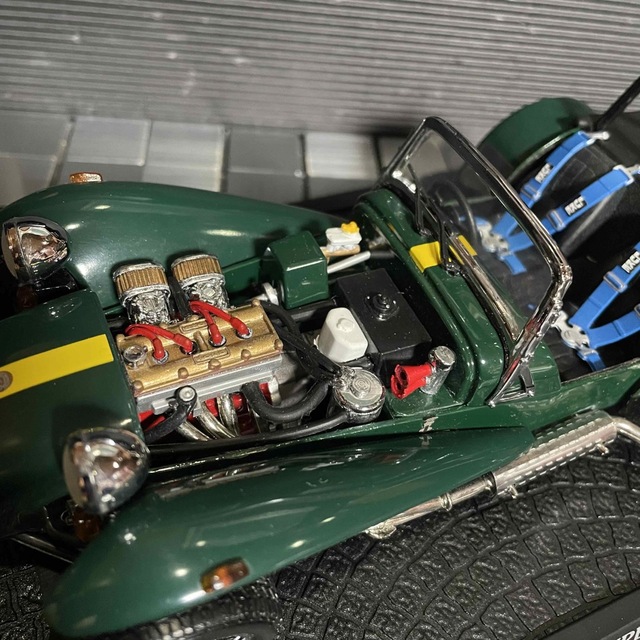 絶版未展示品 京商 1/18 ケータハム スーパーセブン イエローラインの