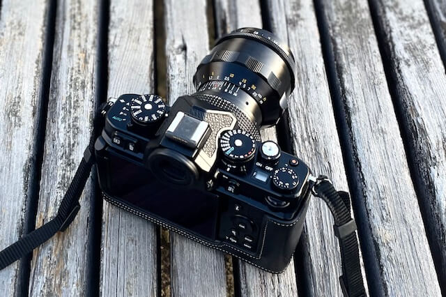 ぐるぐるボケが愛おしいTTArtisan 75mm f1.5 M42マウントを、Nikon Zf