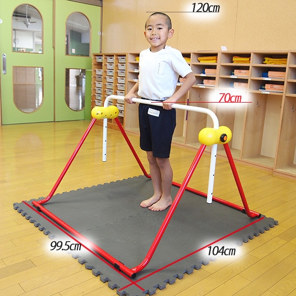 室内 鉄棒、体育体操マット、スケートボードセクション スケボーレール