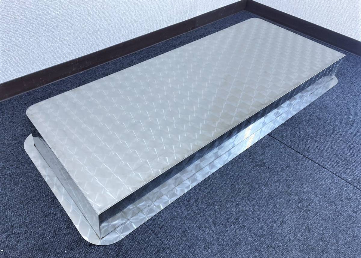 ステンレス 出窓 【鱗柄】 日産UD クオン リアベッド出窓 寝台背中出窓