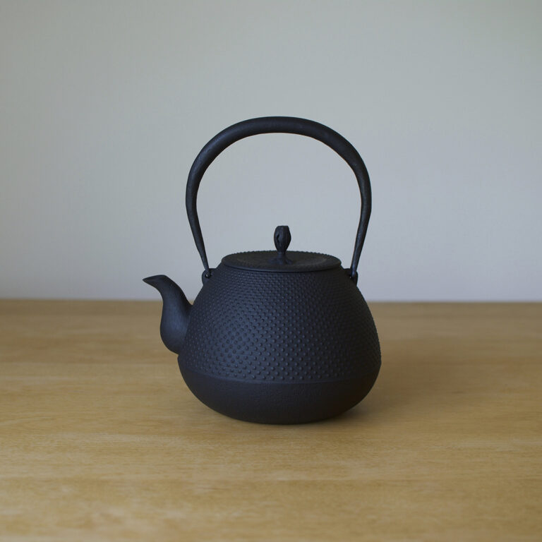 龍文堂　小霰　小あられ　鉄瓶 南部鉄器 及富 鉄瓶兼用急須 小あられ 0.5L 南部宝生堂 岩手県奥州市