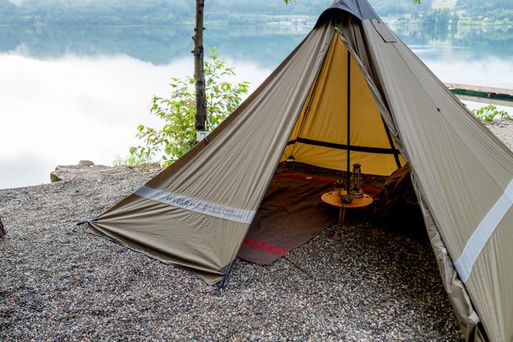 薪ストーブの煙突用穴付き四角形のワンポールテントが誕生