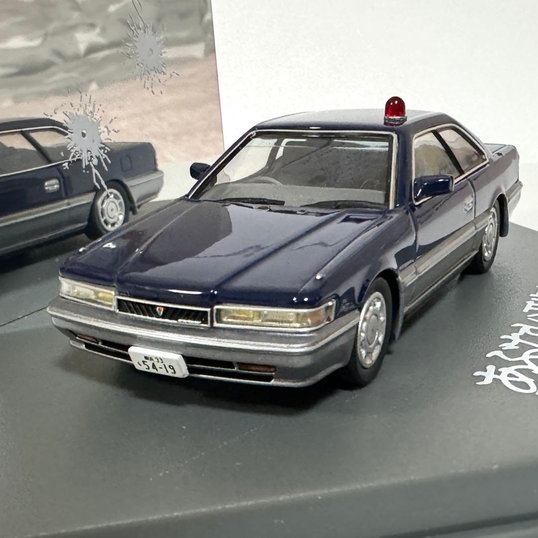 あぶない刑事1／43港3号日産レパード ダークブルーツートン - メルカリ