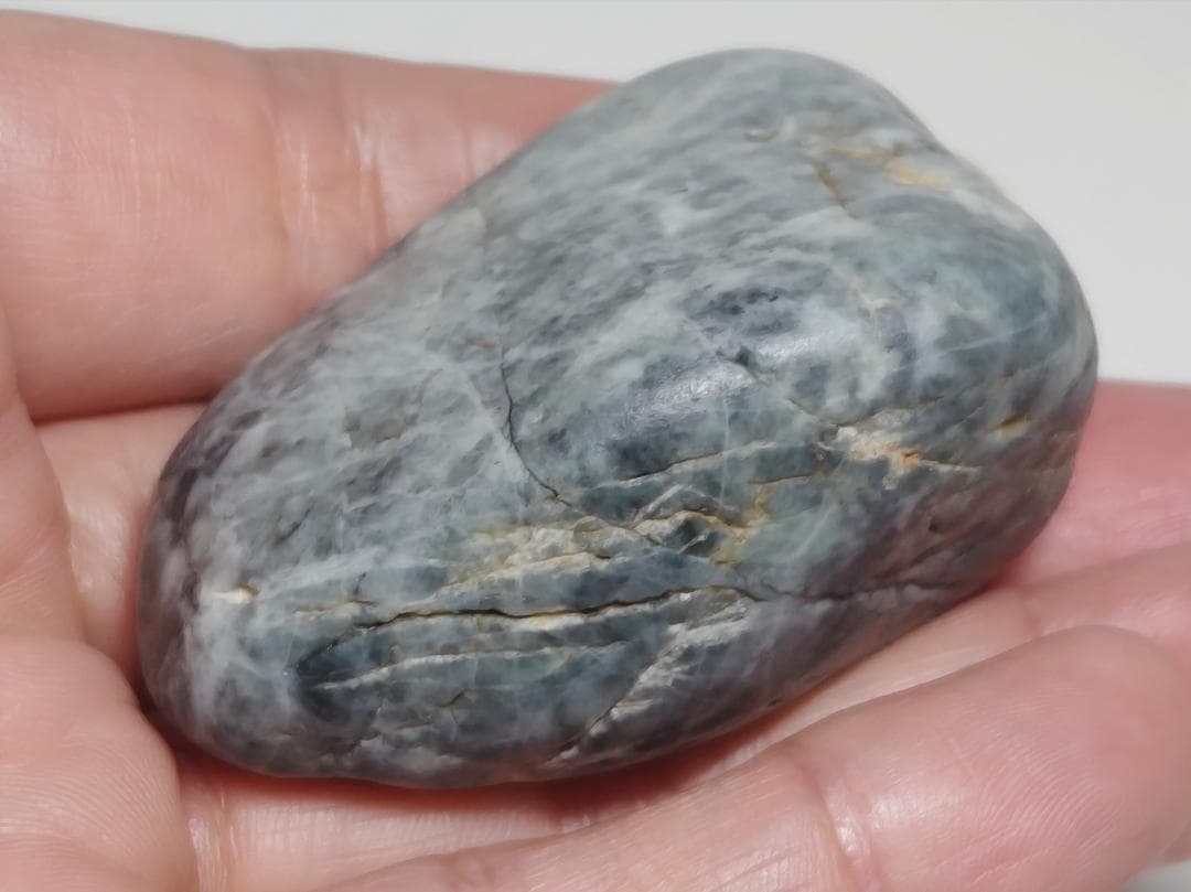 糸魚川㊹ 翡翠 94g ヒスイ 原石 鑑賞石 自然石 誕生石 鉱物 鉱石 水石