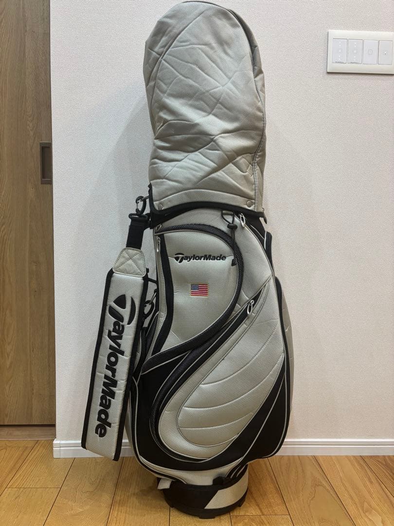 TaylorMade テイラーメイド　キャディバッグ グレー/ブラック Amazon | テーラーメイド(TAYLOR MADE) TOUR STAFF BAG ブラック